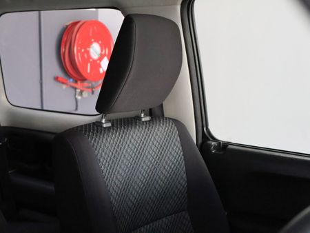 2016-Suzuki-Jimny-13-Auto_12