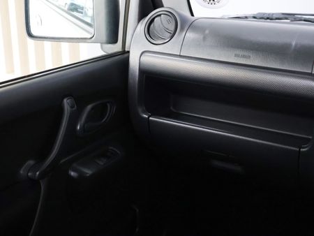 2016-Suzuki-Jimny-13-Auto_13