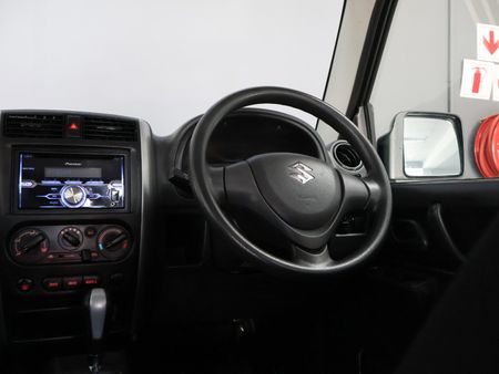 2016-Suzuki-Jimny-13-Auto_14