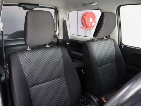 2016-Suzuki-Jimny-13-Auto_15