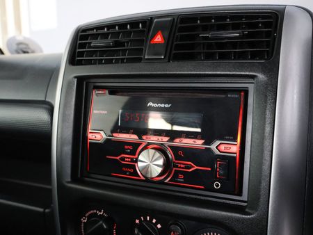 2016-Suzuki-Jimny-13-Auto_16