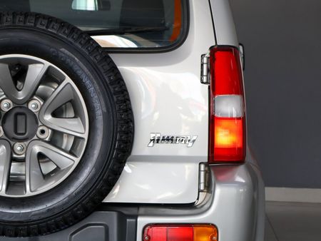 2016-Suzuki-Jimny-13-Auto_23