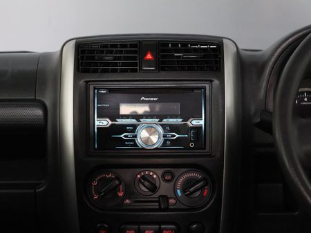 2016-Suzuki-Jimny-13-Auto_7