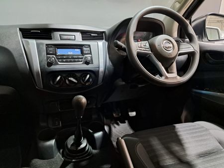 2025-Nissan-Navara-25D-XE-Double-Cab_9