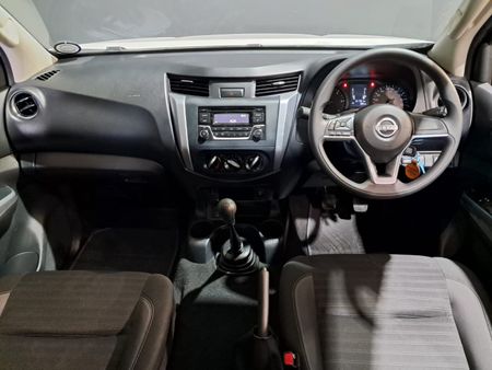 2025-Nissan-Navara-25D-XE-Double-Cab_10
