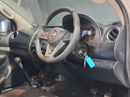 2025-Nissan-Navara-25D-XE-Double-Cab_13
