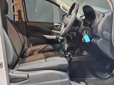 2025-Nissan-Navara-25D-XE-Double-Cab_14