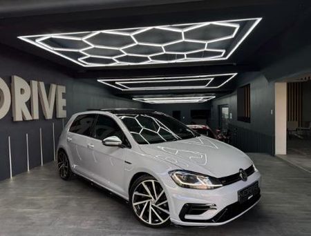 2018-Volkswagen-Golf-VII-20-TSI-R-Auto_0