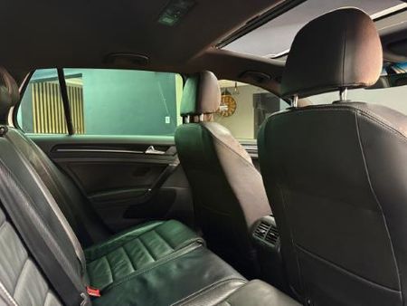2018-Volkswagen-Golf-VII-20-TSI-R-Auto_10