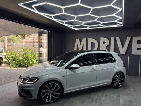 2018-Volkswagen-Golf-VII-20-TSI-R-Auto_1