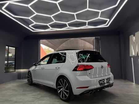 2018-Volkswagen-Golf-VII-20-TSI-R-Auto_4