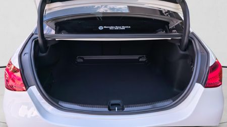 2026-Mercedes-Benz-C-Class-C-220d-Auto_15