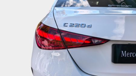 2026-Mercedes-Benz-C-Class-C-220d-Auto_18