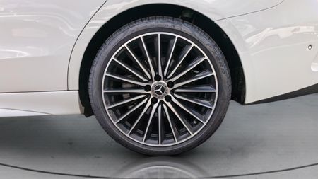 2026-Mercedes-Benz-C-Class-C-220d-Auto_4