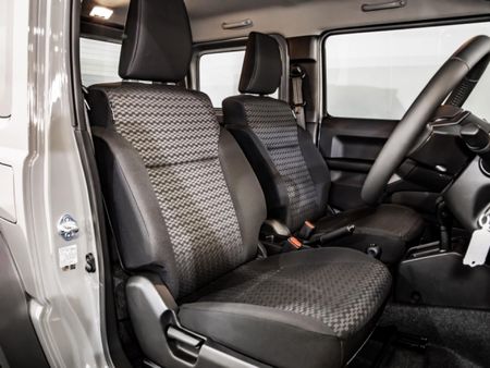 2026-Suzuki-Jimny-15-GLX_10