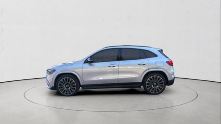 2025-Mercedes-Benz-GLA-200d-Progressive_9