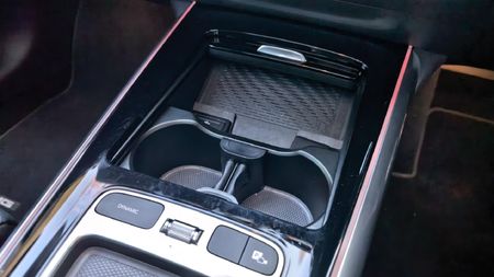 2025-Mercedes-Benz-GLA-200d-Progressive_12