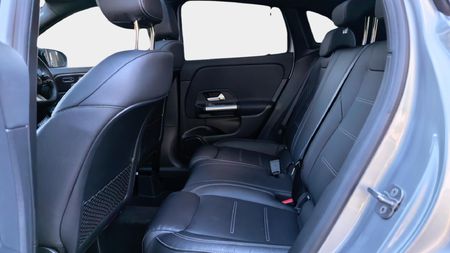 2025-Mercedes-Benz-GLA-200d-Progressive_14