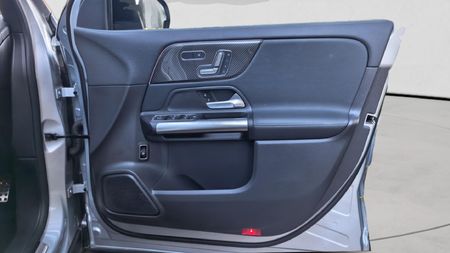 2025-Mercedes-Benz-GLA-200d-Progressive_20