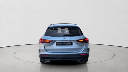 2025-Mercedes-Benz-GLA-200d-Progressive_3