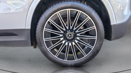 2025-Mercedes-Benz-GLA-200d-Progressive_4