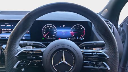 2025-Mercedes-Benz-GLA-200d-Progressive_5