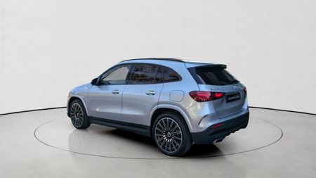2025-Mercedes-Benz-GLA-200d-Progressive_8