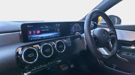 2025-Mercedes-Benz-A-Class-A-200-Auto_10