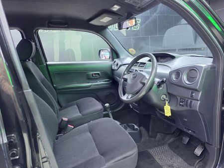 2010-Daihatsu-Materia-15_10