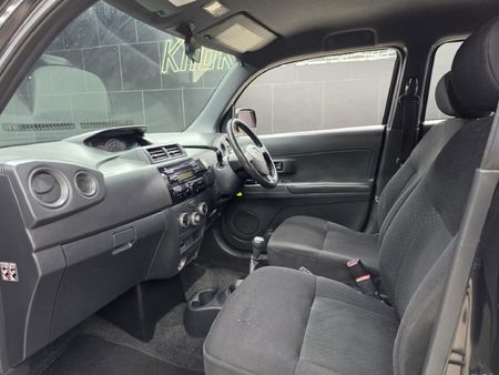 2010-Daihatsu-Materia-15_12