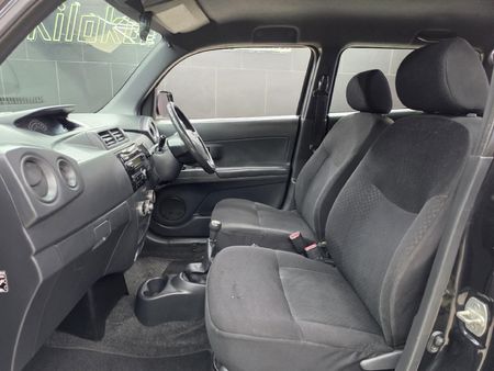 2010-Daihatsu-Materia-15_13