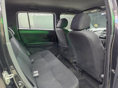 2010-Daihatsu-Materia-15_16