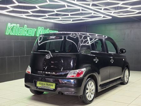 2010-Daihatsu-Materia-15_5