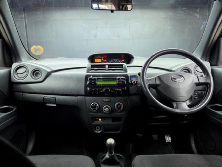 2010-Daihatsu-Materia-15_6