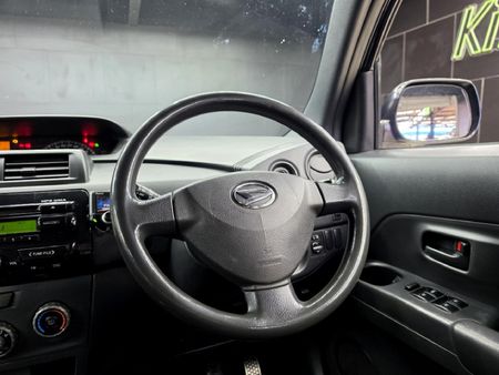 2010-Daihatsu-Materia-15_7