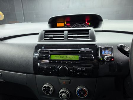 2010-Daihatsu-Materia-15_8