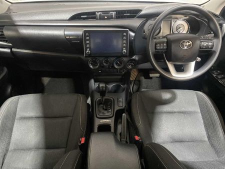 2024-Toyota-Hilux-24GD-6-4x4-Raider-X-Auto-Double-Cab_17