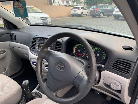 2009-Hyundai-Accent-16-GLS_10