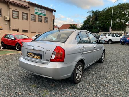 2009-Hyundai-Accent-16-GLS_3