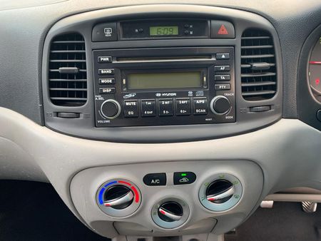 2009-Hyundai-Accent-16-GLS_7
