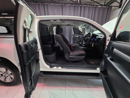 2020-Toyota-Hilux-24-GD-6-Raised-Body-SRX-Auto-Extended-Cab_18