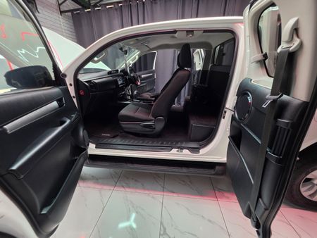 2020-Toyota-Hilux-24-GD-6-Raised-Body-SRX-Auto-Extended-Cab_23
