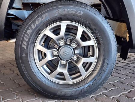 2022-Suzuki-Jimny-15-GLX-Auto_10