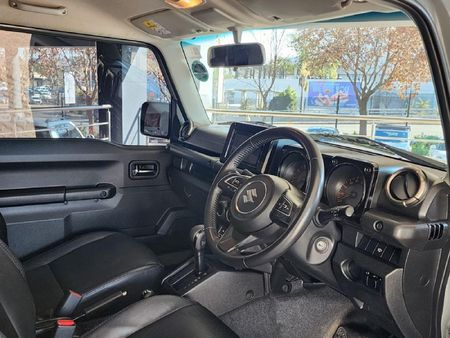 2022-Suzuki-Jimny-15-GLX-Auto_12