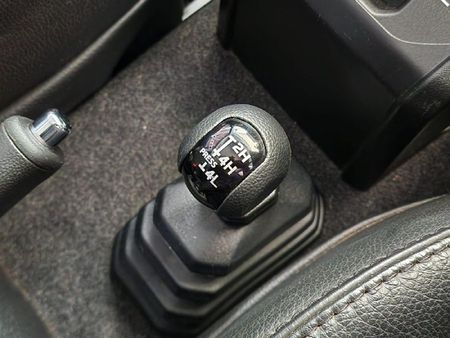 2022-Suzuki-Jimny-15-GLX-Auto_16