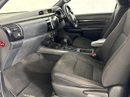 2019-Toyota-Hilux-28-GD-6-Raised-Body-Raider-Auto-Extended-Cab_7