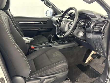 2019-Toyota-Hilux-28-GD-6-Raised-Body-Raider-Auto-Extended-Cab_8
