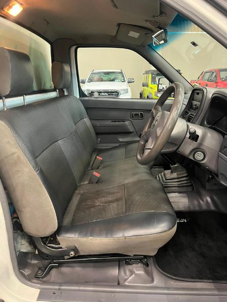 2020-Nissan-NP300-25-TDi-LWB-Single-Cab_11