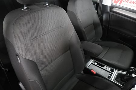 2015-Volkswagen-Golf-VII-14-TSI-Comfortline_10