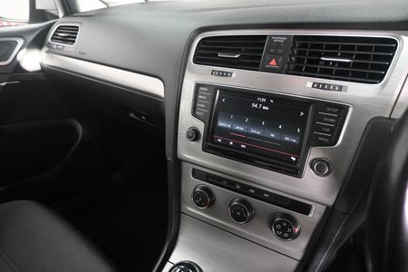 2015-Volkswagen-Golf-VII-14-TSI-Comfortline_14